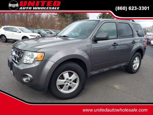 Used 2010 Ford Escape XLT image 1