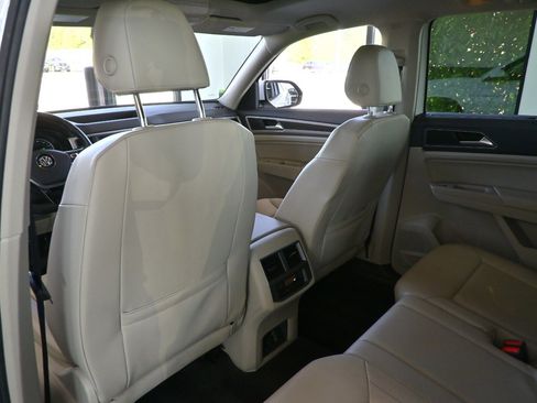 Used 2019 Volkswagen Atlas SE w/ Panoramic Sunroof Package image 11