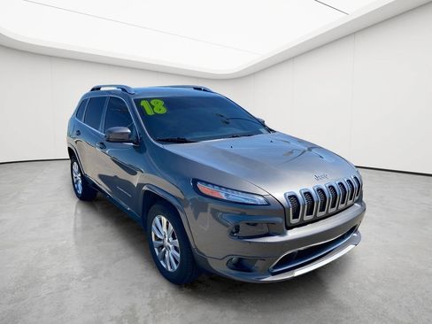 Used 2018 Jeep Cherokee Overland AWD/4WD image 37