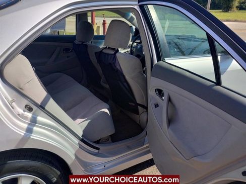 Used 2010 Toyota Camry LE image 17