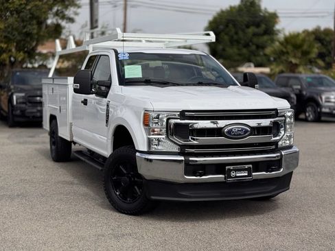 Certified 2022 Ford F250 XLT AWD/4WD image 2