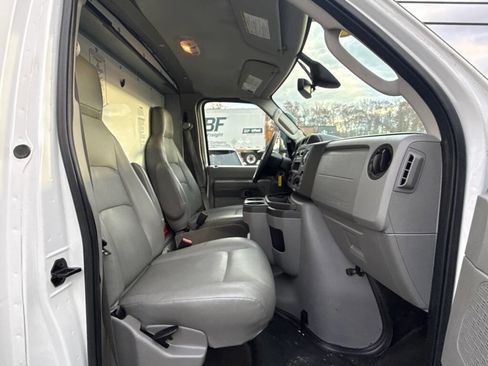 Used 2021 Ford E-350 and Econoline 350 Super Duty image 12