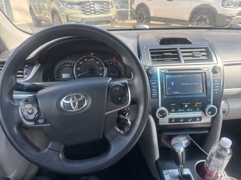 Used 2012 Toyota Camry LE image 2