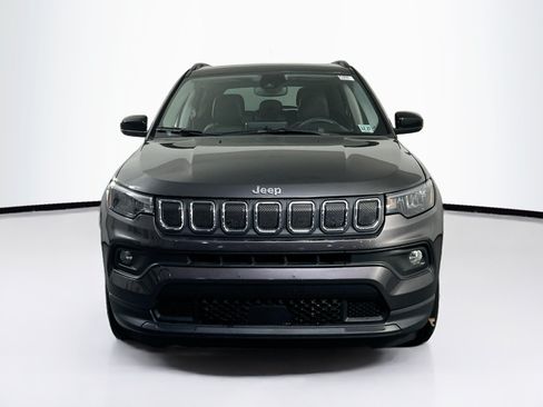 Used 2022 Jeep Compass Latitude w/ Sun and Sound Group AWD/4WD image 2
