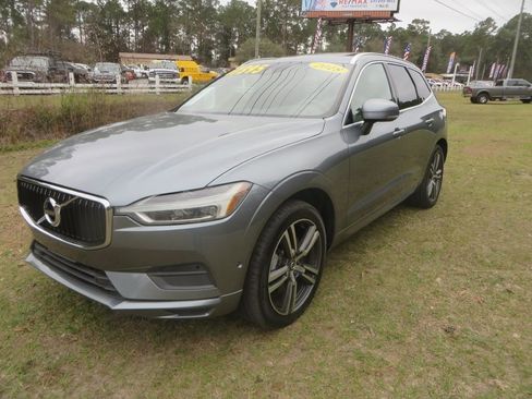 Used 2018 Volvo XC60 T6 Momentum w/ Convenience Package image 2
