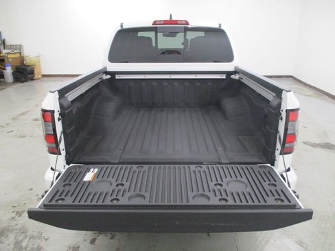 New 2025 Nissan Frontier SL image 6