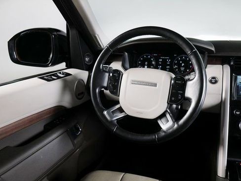 Used 2020 Land Rover Discovery HSE image 12