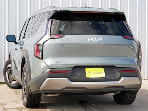 Used 2024 Kia EV9 Wind image 4