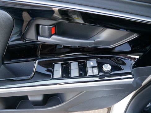 Used 2024 Toyota bZ4X Limited image 20