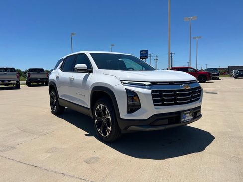 New 2026 Chevrolet Equinox LT w/ Convenience Package II FWD image 6