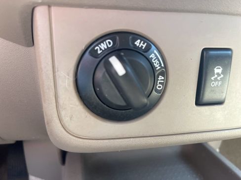 Used 2013 Nissan Frontier SV w/ SV Value Truck Pkg AWD/4WD image 21