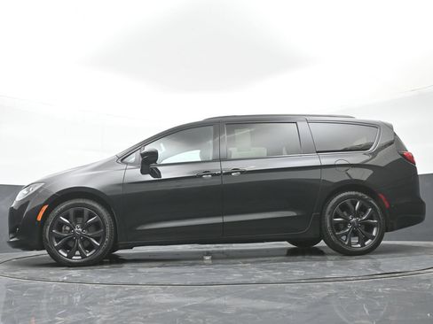 Used 2018 Chrysler Pacifica Touring-L Plus w/ Advanced Safetytec Group FWD image 45