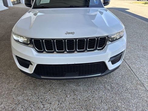 Used 2023 Jeep Grand Cherokee Laredo w/ Luxury Tech Group I AWD/4WD image 31