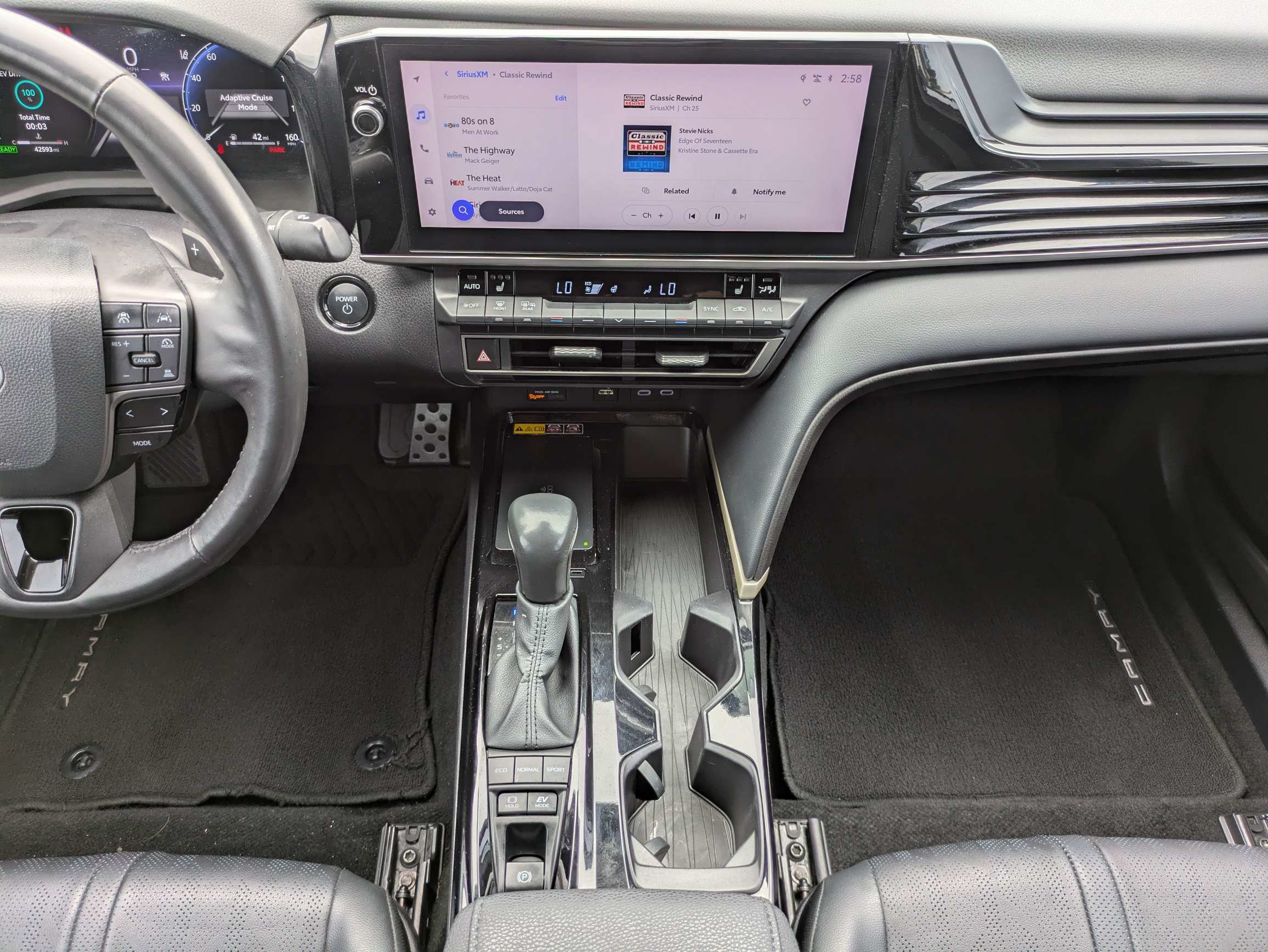 Used 2025 Toyota Camry XSE FWD image 32
