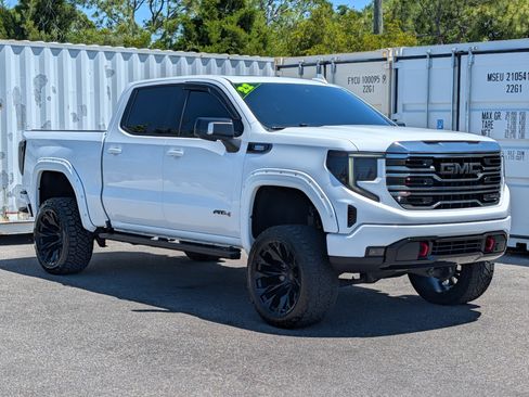 Used 2022 GMC Sierra 1500 AT4 w/ AT4 Preferred Package AWD/4WD image 2