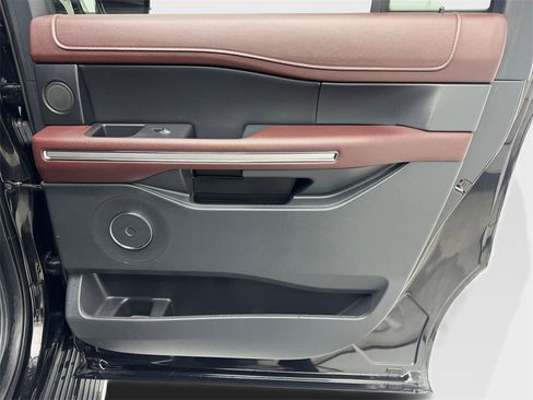 Used 2022 Ford Expedition Max Limited image 47