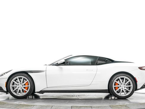 Used 2018 Aston Martin DB11 Coupe RWD image 6