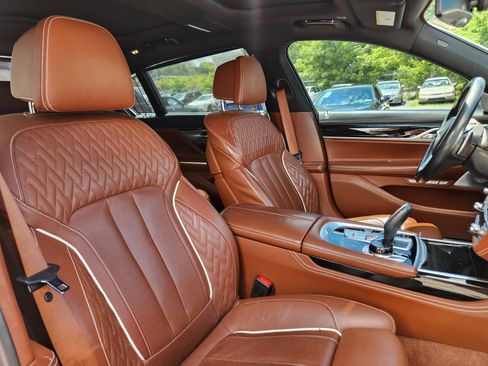 Used 2018 BMW 750i RWD image 14