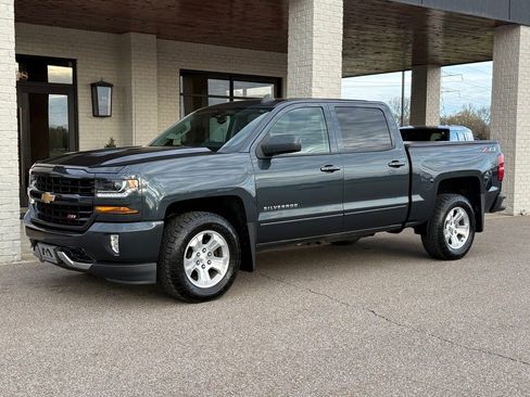 Used 2018 Chevrolet Silverado 1500 LT w/ All Star Edition image 10