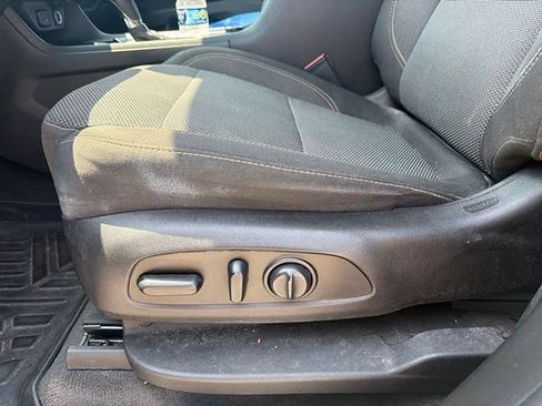 Used 2019 Chevrolet Traverse LT FWD image 6