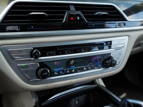 Used 2019 BMW 750i w/ Executive Package RWD image 27