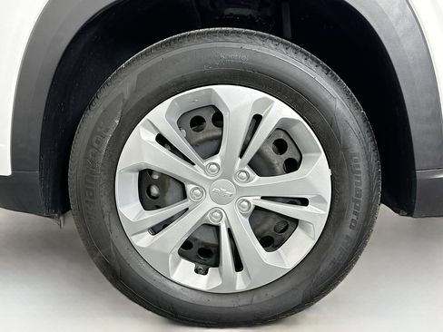 Used 2024 Chevrolet Trax LS FWD image 11