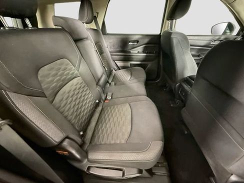 Used 2022 Nissan Pathfinder S FWD image 26