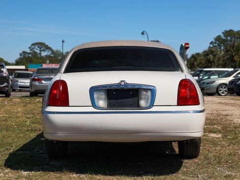 Used 1999 Lincoln Town Car Executive image 7