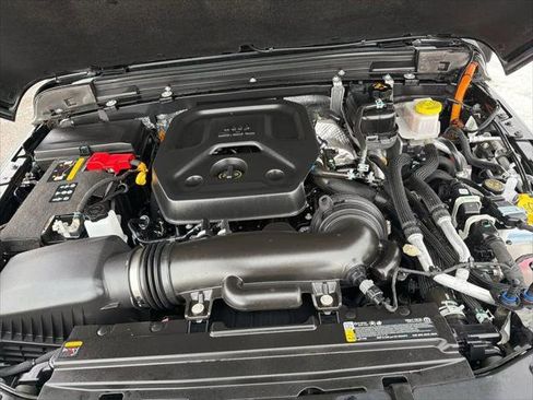 Certified 2025 Jeep Wrangler Unlimited Sahara AWD/4WD image 20