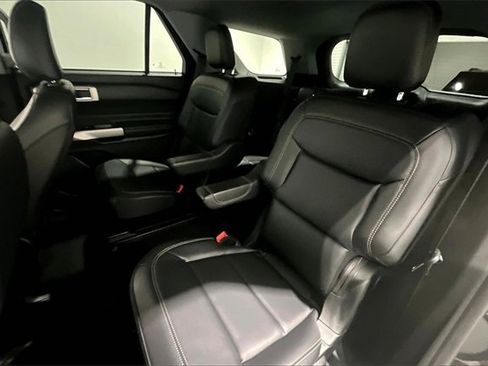 Used 2023 Ford Explorer XLT image 23