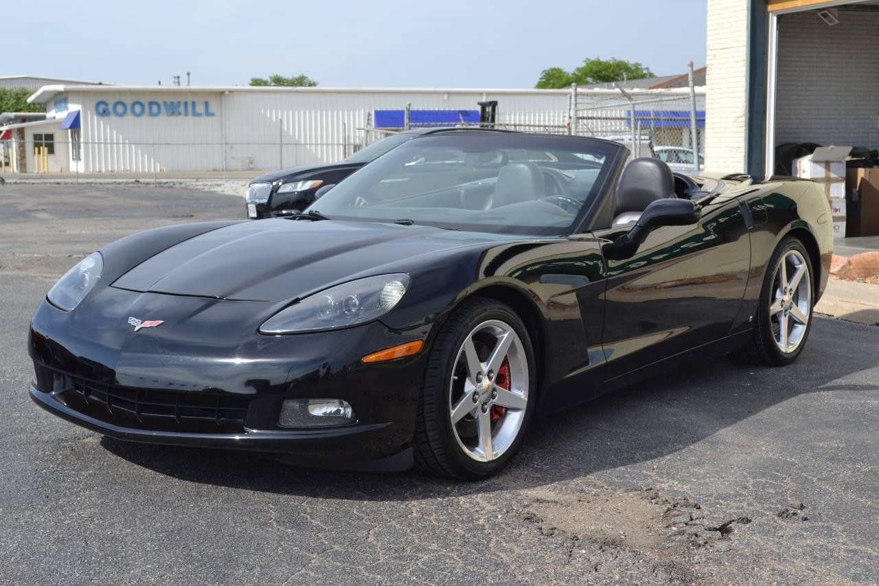 Used 2006 Chevrolet Corvette Convertible w/ Preferred Equipment Group RWD image 3