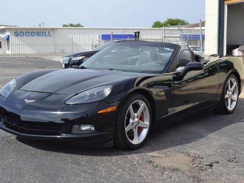 Used 2006 Chevrolet Corvette Convertible w/ Preferred Equipment Group RWD image 3