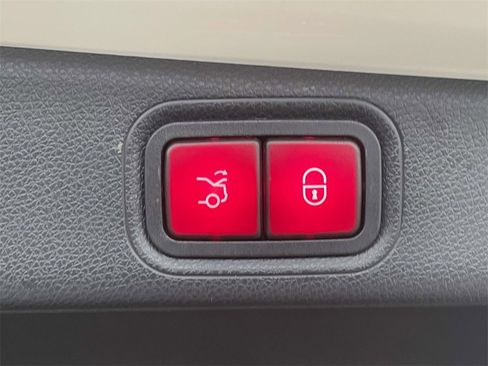 Used 2022 Mercedes-Benz E 350 Sedan image 9