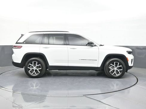 Used 2024 Jeep Grand Cherokee Limited w/ Trailer Tow Package AWD/4WD image 16