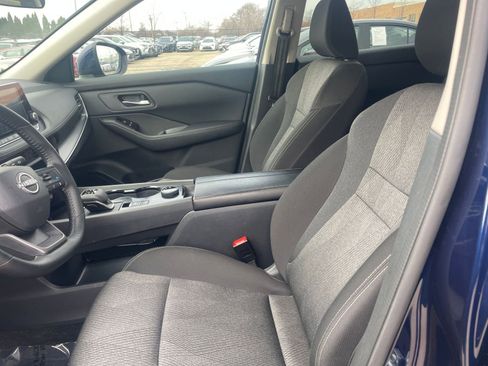 Used 2025 Nissan Rogue SV image 28