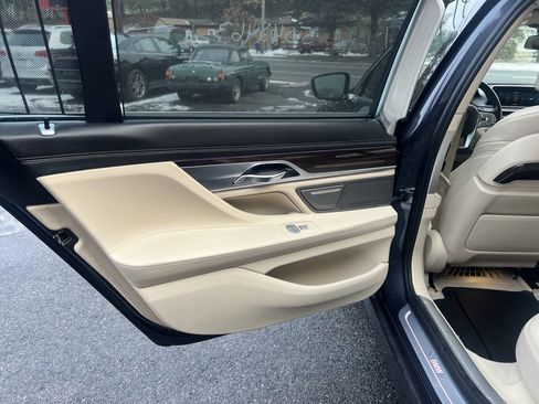 Used 2016 BMW 750i xDrive image 18