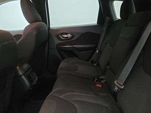 Used 2016 Jeep Cherokee Latitude w/ Comfort/Convenience Group image 18