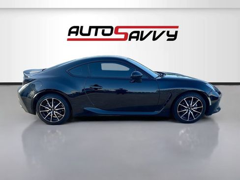 Used 2023 Toyota GR86 w/ ALL Weather Mat Package (TMS) RWD image 8