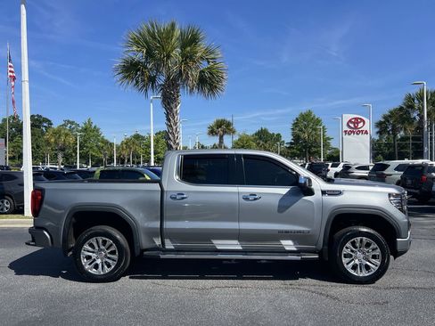 Used 2023 GMC Sierra 1500 Denali w/ Technology Package AWD/4WD image 11