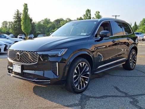 Used 2025 Volvo XC90 T8 Plus w/ Protection Package AWD/4WD image 3
