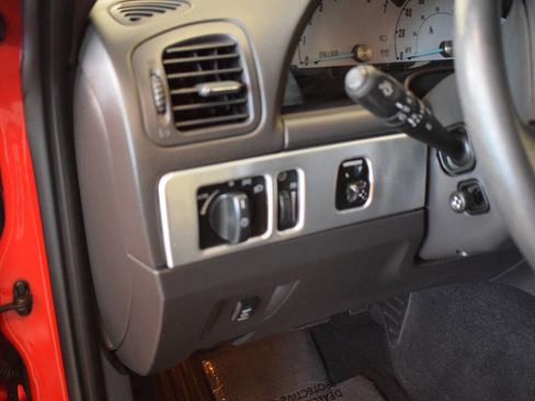 Used 2002 Ford Thunderbird Deluxe image 22