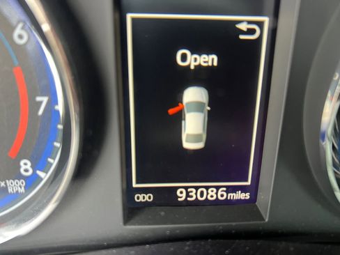 Used 2019 Toyota Corolla XSE FWD image 21