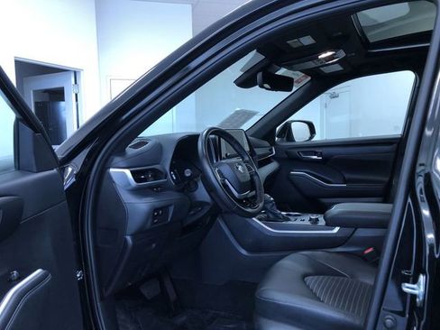 Certified 2025 Toyota Highlander XSE AWD/4WD image 11