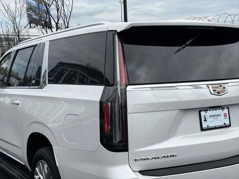 Used 2023 Cadillac Escalade ESV Premium Luxury AWD/4WD image 9