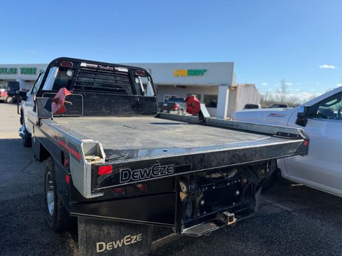 Used 2023 Chevrolet Silverado 3500 LT image 4