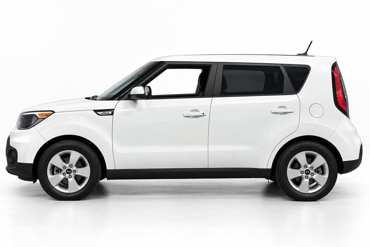 Used 2018 Kia Soul FWD image 2