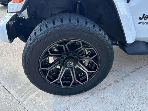 Certified 2022 Jeep Wrangler Unlimited Sahara image 4