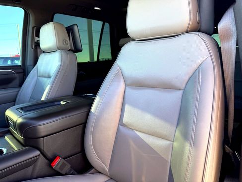 Used 2021 GMC Yukon SLT w/ SLT Premium Package image 14