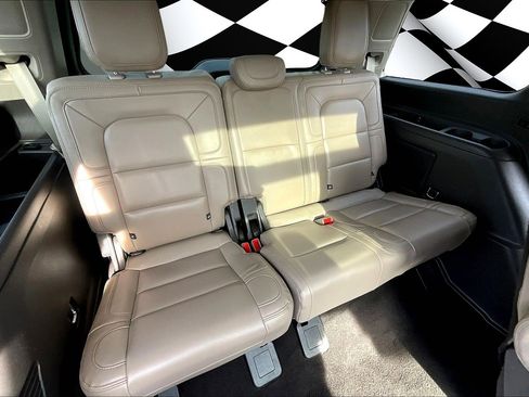 Used 2022 Lincoln Navigator Reserve image 24