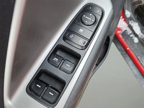 Used 2018 Kia Niro LX image 15